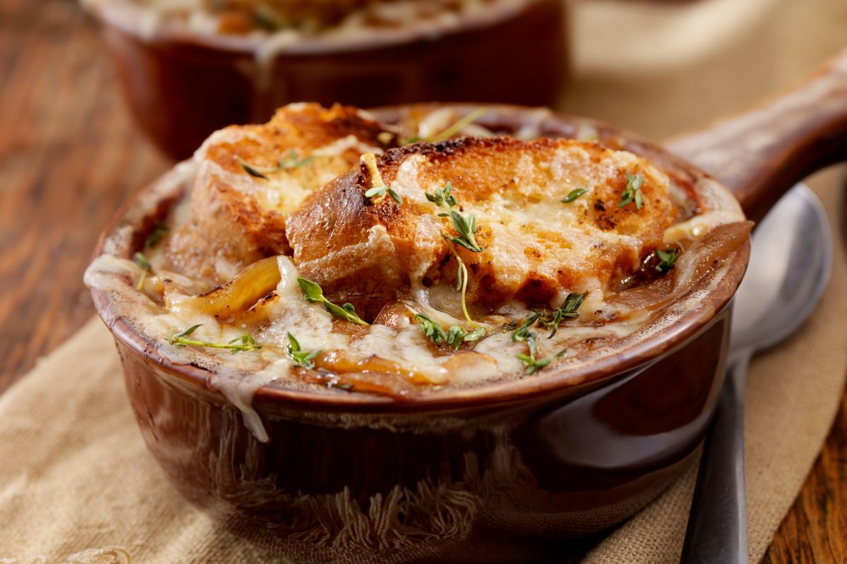 Quick And Easy French Onion Soup (Cozy Comfort In 40 Minutes)